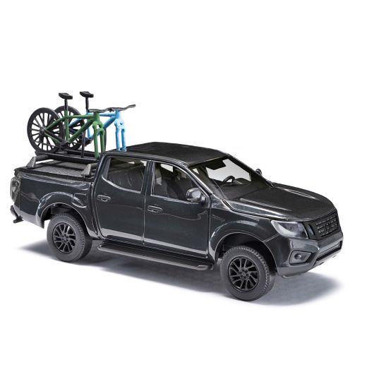Busch 53724 Nissan Navara mit zwei Bikes (Spur H0)
