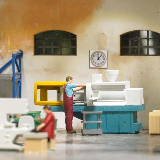 Busch 79903 Action Set: Spritzgussmaschin (Spur H0)