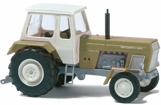 Busch 8701 Traktor grün TT (Spur TT)