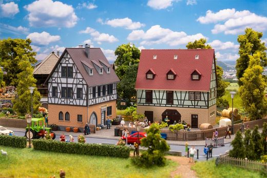 Faller 130147 Fachwerkhaus mit Wirtschaftsg (Spur H0)