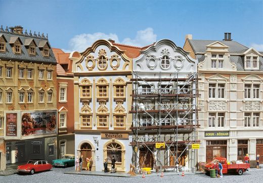 Faller 130452 Winkel-Stadthaus mit Malerger (Spur H0)