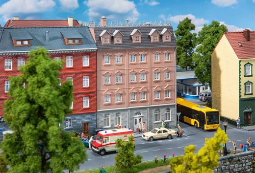 Faller 130627 Stadthaus mit Kanzlei (Spur H0)