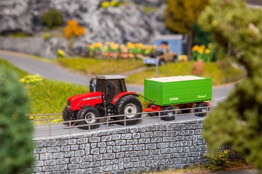 Faller 161588 MF Traktor mit Hackschnitzela (Spur H0)