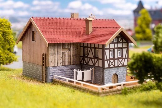 Faller 232138 Gasthaus Zur Post mit Biergar (Spur N)