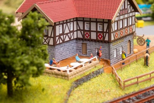 Faller 232138 Gasthaus Zur Post mit Biergar (Spur N)