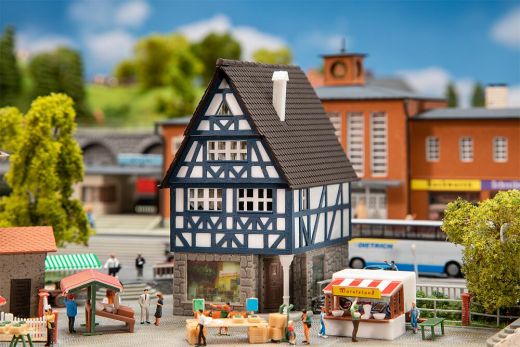 Faller 232157 Fachwerkhaus mit Apotheke (Spur N)