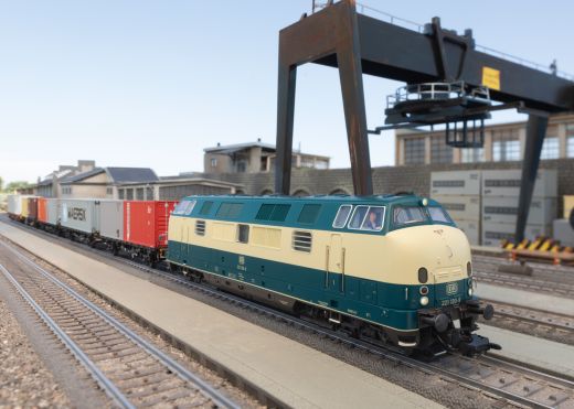 Märklin 37824 Diesellok BR 221 DB (Spur H0)