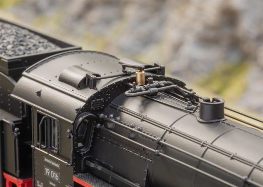 TRIX T25019 Dampflok BR 19.0 Sachsenstolz (Spur H0)