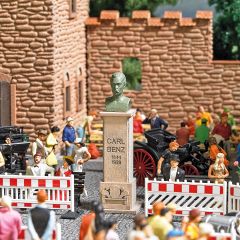 Busch 7732 Carl Benz Statue H0 (Spur H0)