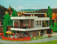 Faller 109257 B-257 Modernes Haus mit Flach (Spur H0)