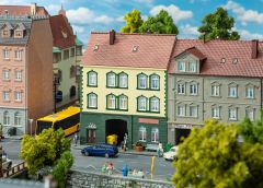 Faller 130628 Stadthaus mit Modellbaugeschä (Spur H0)