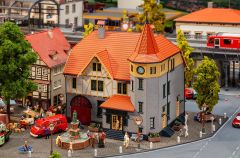 Faller 130649 Rathaus mit Feuerwehrgarage (Spur H0)