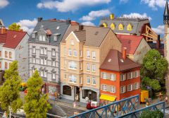 Faller 130706 Stadthaus mit Schuhladen (Spur H0)