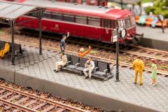 Faller 180867 2 Bahnsteigbänke (Spur H0)