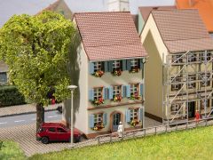 Faller 232176 Altstadthaus mit Fensterläden (Spur N)