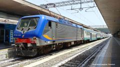 Hornby HL2661 FS E-Lok E464 Trenitalia DPR grau/blau (Spur H0)