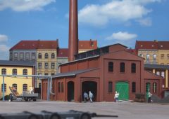 Auhagen 11431 Heizhaus mit Schornstein (Spur H0)